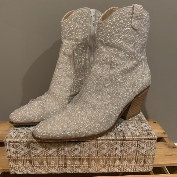 Betsey Johnson boots used for wedding. These run about $200 brand new - Picture 1 of 2